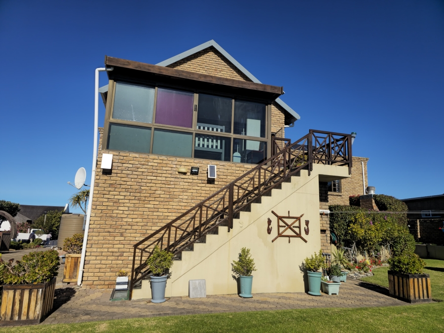 5 Bedroom Property for Sale in Stilbaai Wes Western Cape